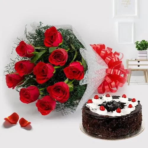 Gift Online Red Roses with Black Forest Cake