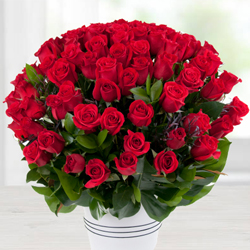 Luminous 100 Dutch Red Roses Bouquet with Love Luminous 100 Dutch Red Roses Bouquet with Love