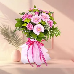 Beating Sentiments Roses and Gerberas Special Arrangement Beating Sentiments Roses and Gerberas Special Arrangement