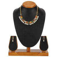 Brightening Flair Malini Navratna Jewellery Duo from Avon Brightening Flair Malini Navratna Jewellery Duo from Avon