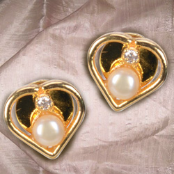 Dazzling Heart Shaped Pearl and American Diamond Pair of Earrings Dazzling Heart Shaped Pearl and American Diamond Pair of Earrings