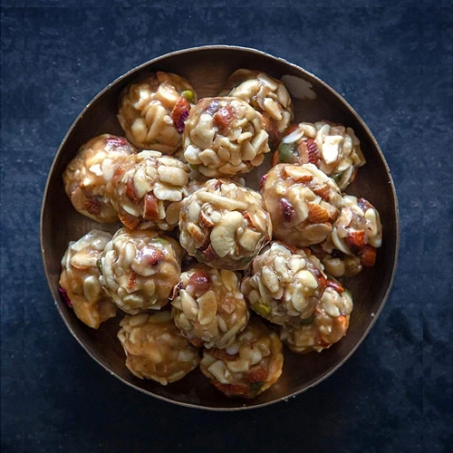 Enjoyable Kesar Dry Fruit Ladoo Box